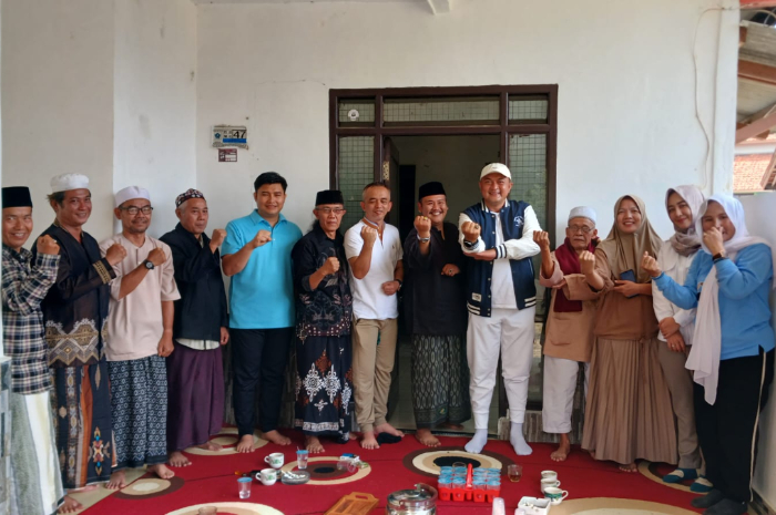 Cabup Bogor Rudy Susmanto saat bersilaturahmi dengan sejumlah tokoh kasepuhan Cimande, Minggu (27/10/2024).
