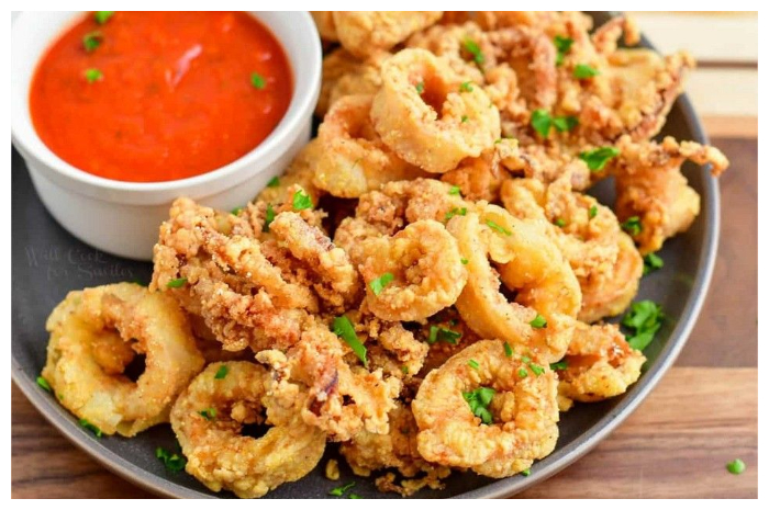 Ilustrasi cumi goreng tepung.