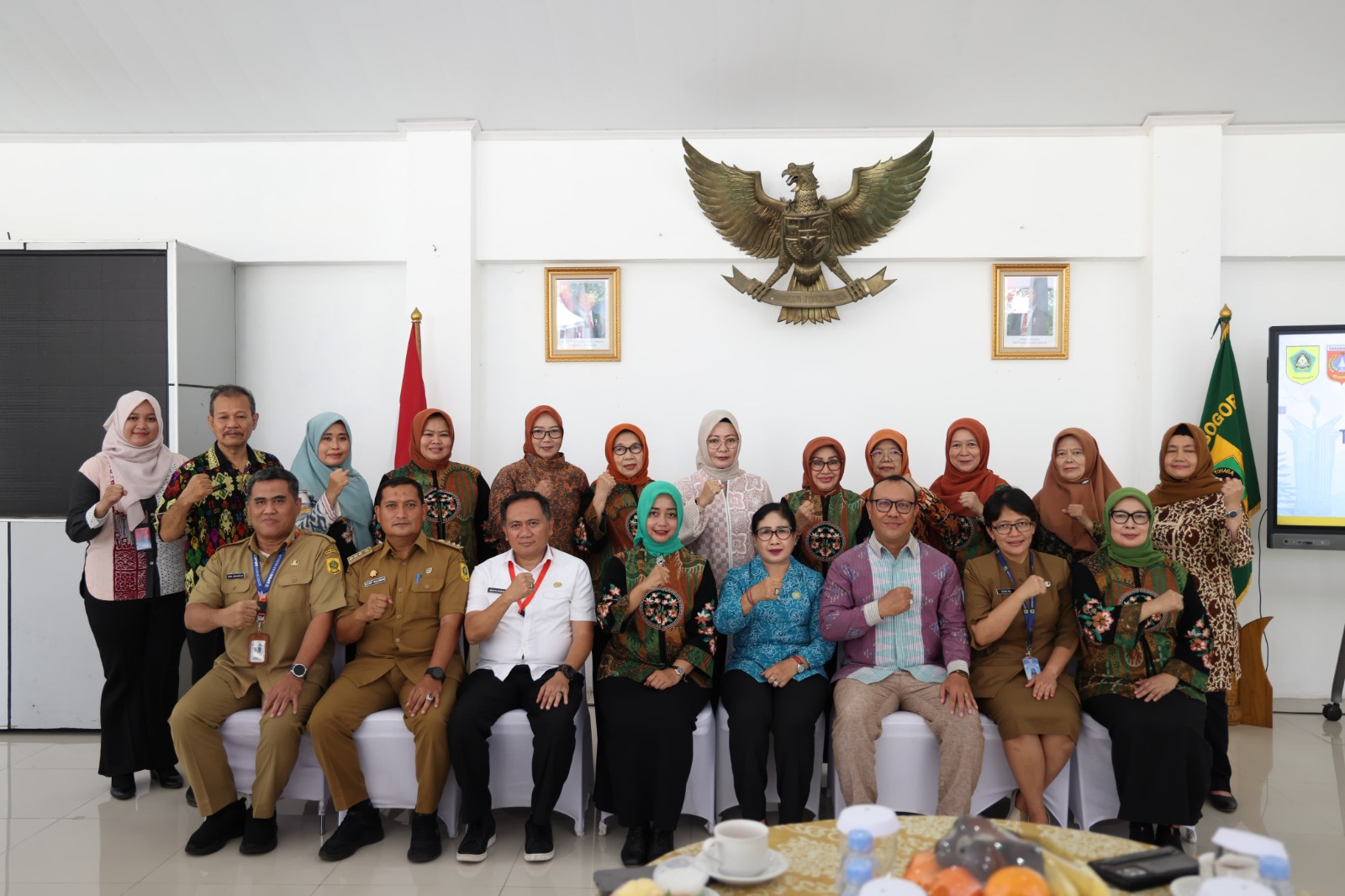 Rombongan TP-PKK Kabupaten Karangasem Provinsi Bali bersama TP-PKK Kabupaten Bogor