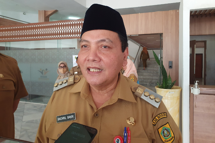 Pj Bupati Bogor Bachril Bakri mengimbau masyaraka tak berlebihan menggunakan petasan kembang api saat merayakan Tahun Baru 2025