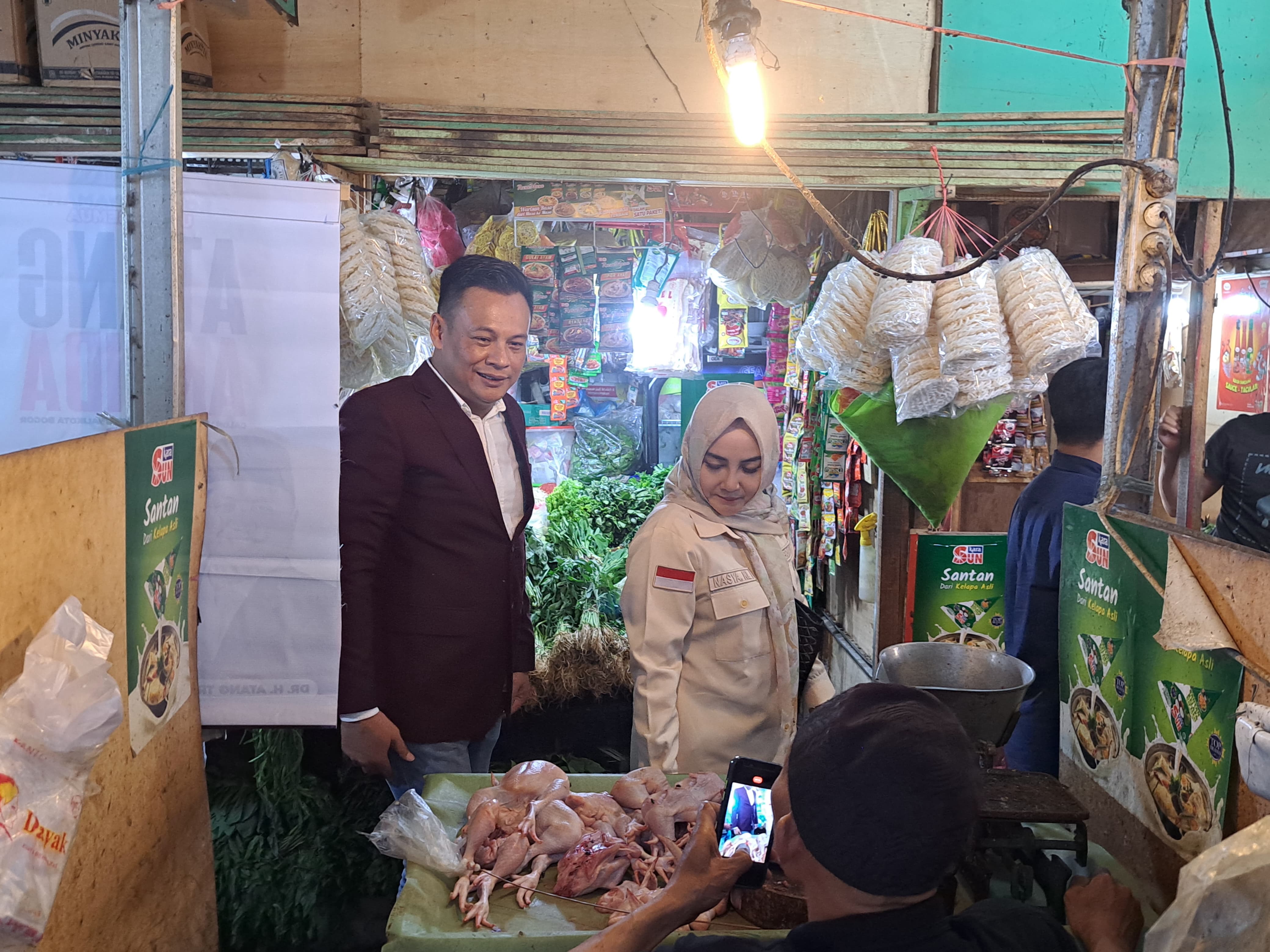 Komisi III DPRD Kota Bogor menggelar inspeksi mendadak (Sidak) pada proyek pembangunan Pasar Sukasari (Gembrong) di Kecamatan Bogor Timur, Selasa (29/10/2024).