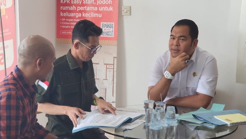 Anggota Komisi 1 DPRD Kabupaten Bogor, saat melakukan sidak ke salah satu perumahan di Desa Cilebut Barat, Kecamatan Sukaraja, Selasa (29/10/2024).