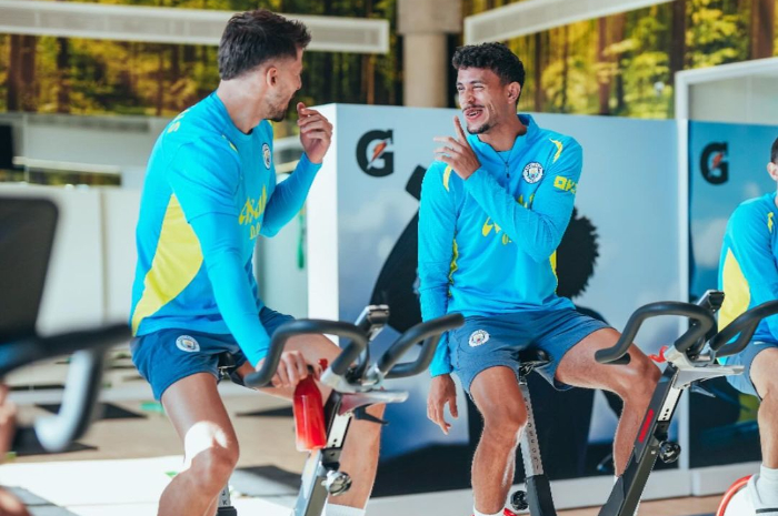 Para pemain Manchester City saat berolahraga.