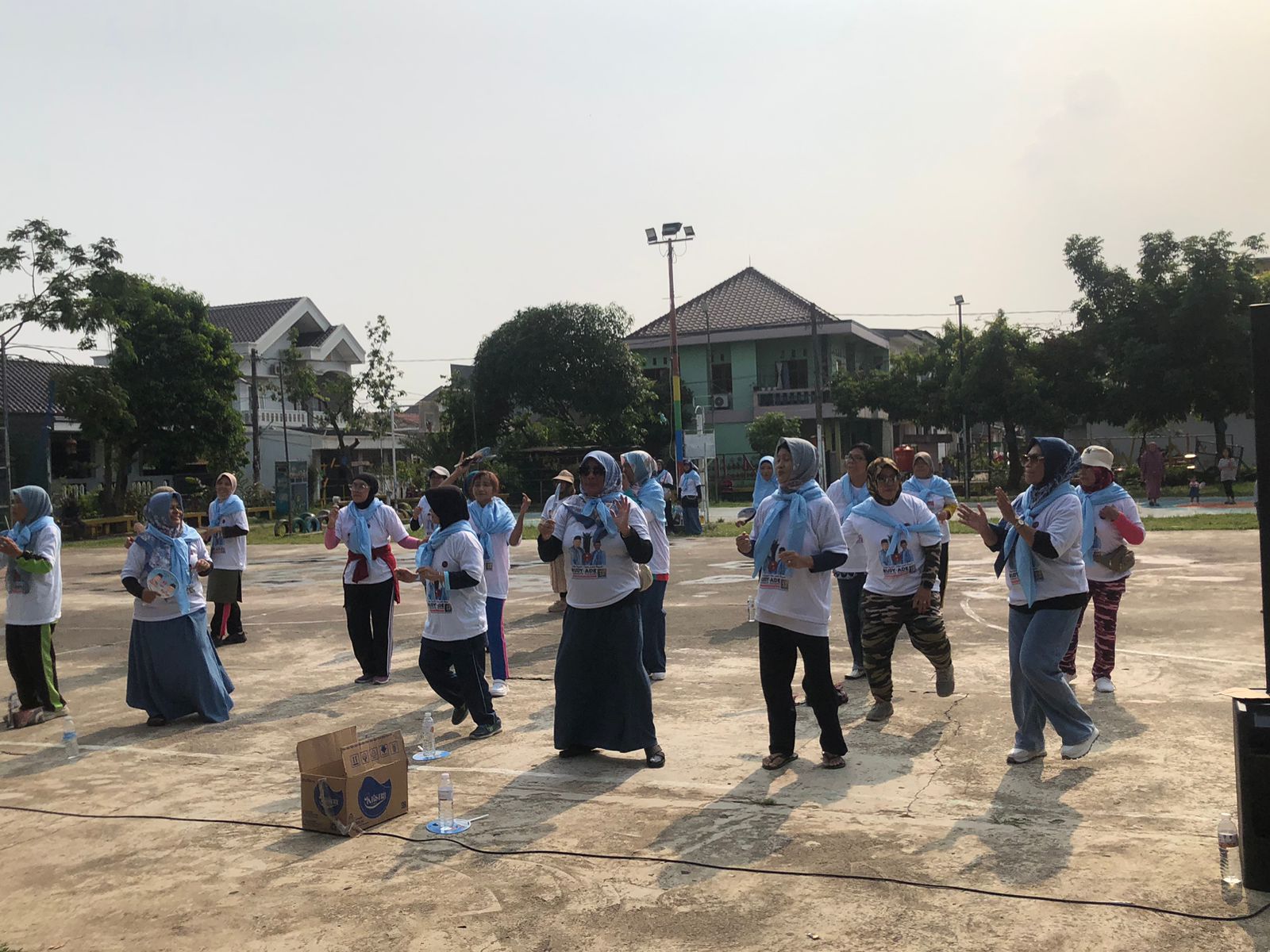 Rike Iskandar bersama ratusan warga Cibinong menggelar senam dan Fun Games dalam rangka memeriahkan dukungan Paslon Cabup Rudy Susmanto - Ade Ruhandi di Pilkada 2024.