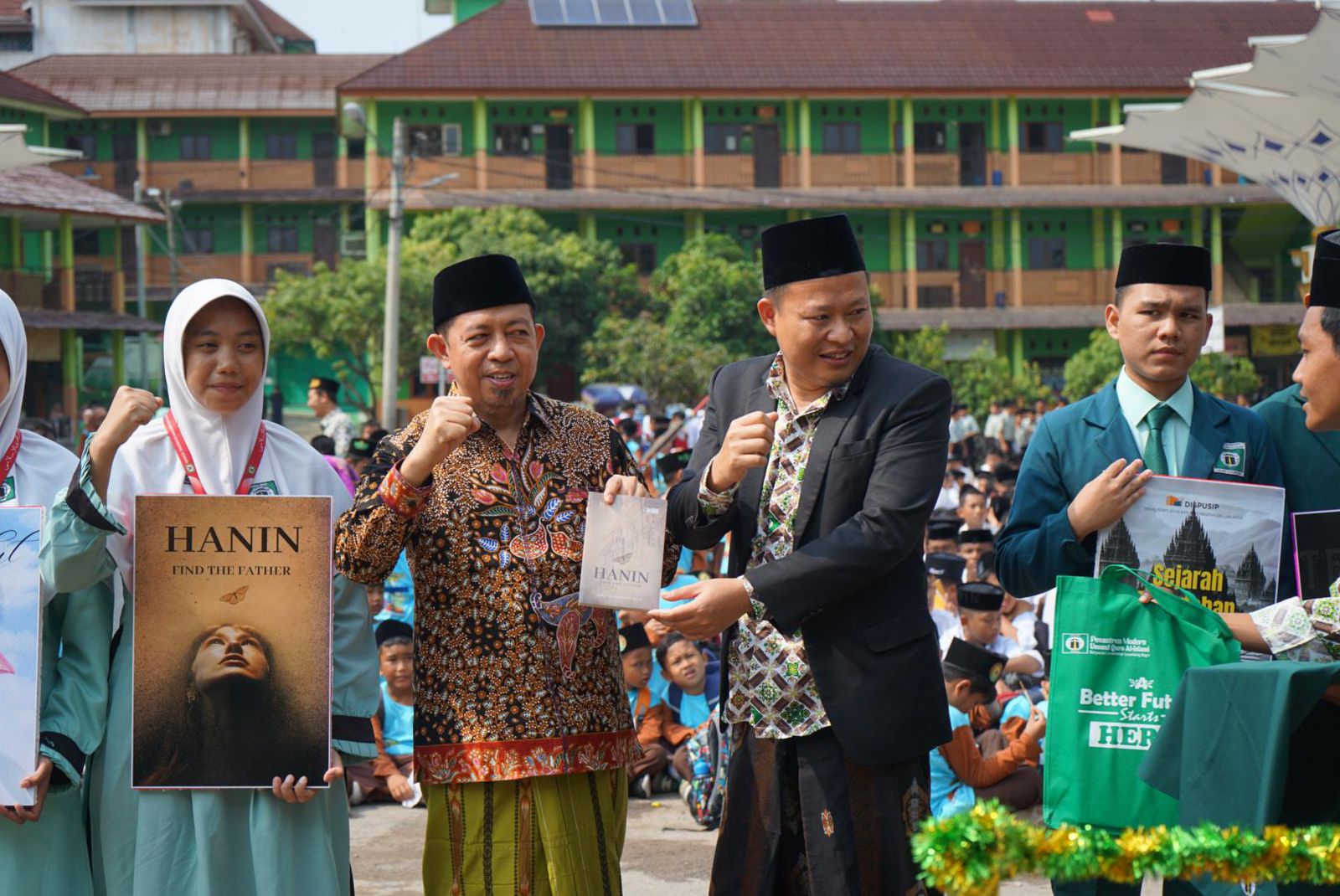 Pembukaan UQI Fest 2024 yang menjadi rangkaian kegiatan Hari Santri Nasional di Ponpes Modern Ummul Quro Al Islami.