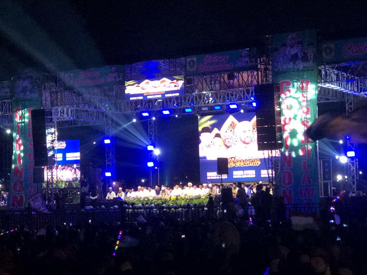 Suasana Cibinong Bershalawat di Lapangan Pakansari Sabtu (2/11/2024). Dihadiri langsung paslon Rudy Susmanto dan Jaro Ade.