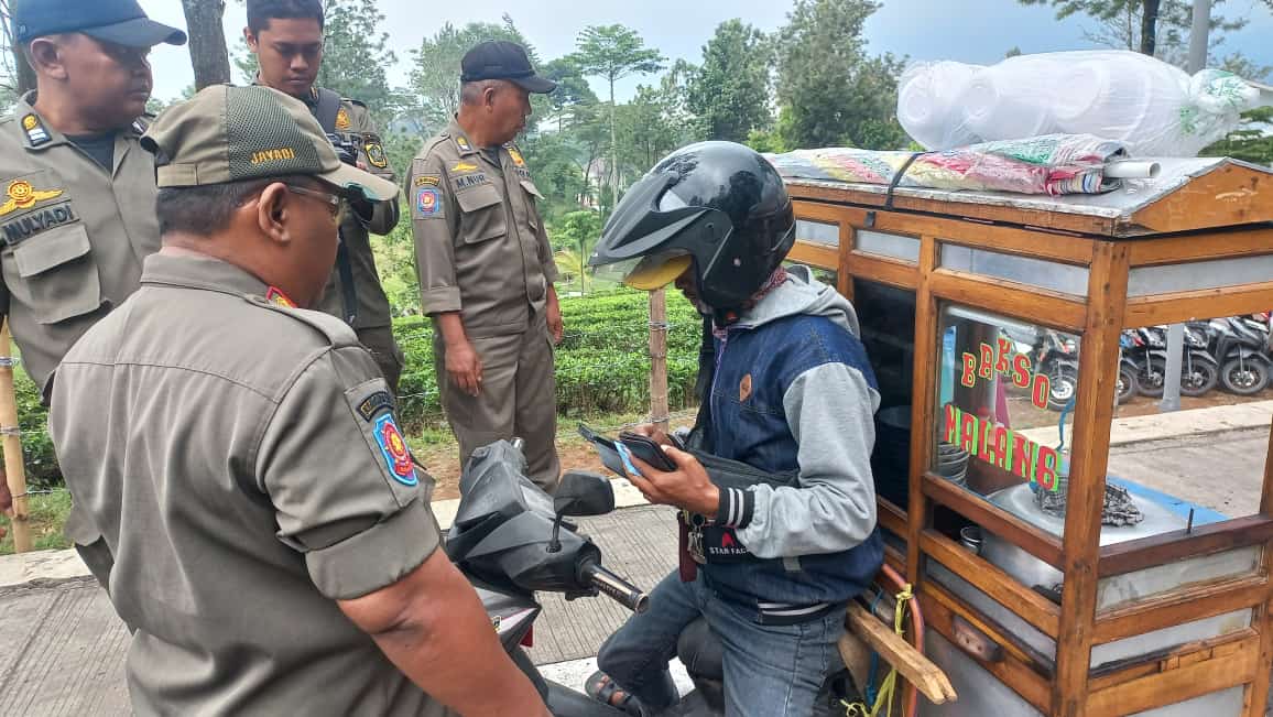Nah Loh, Pedagang Gaya Baru yang Jualan di Kawasan Puncak Bogor Bakal Dikenakan Sanksi Ini