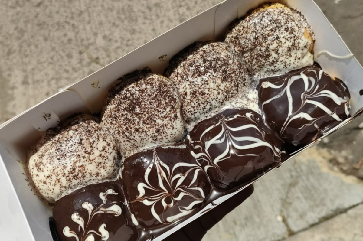 Kuliner Donat Lumer di sebarang SMA Negeri Leuwiliang.