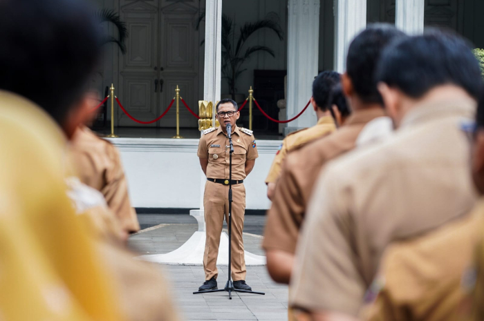 Pj Wali Kota Bogor Hery Antasari saat memimpin Apel.