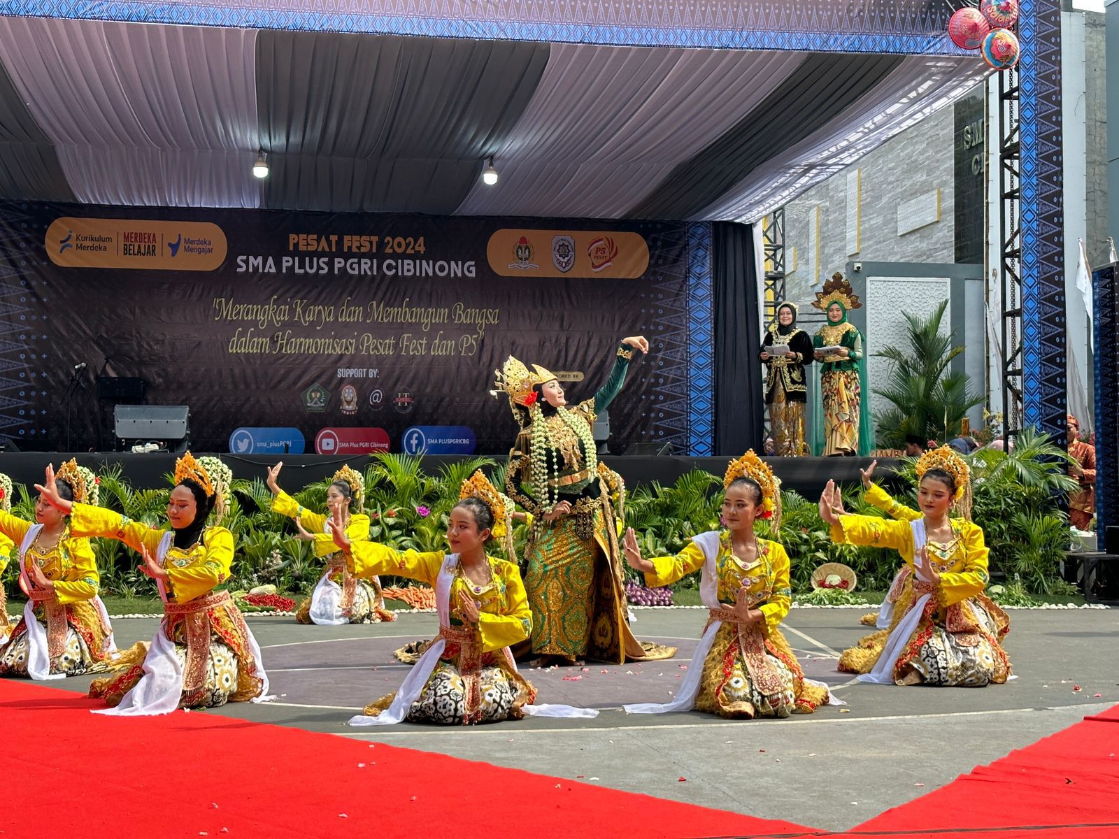 SMA Plus PGRI Cibinong Bogor menghelat festival kebudayaan Pesat Fest 2024, yang diikuti oleh ratusan siswa dan sisiwinya, berlangsung pada, Rabu, (6/11/2020).