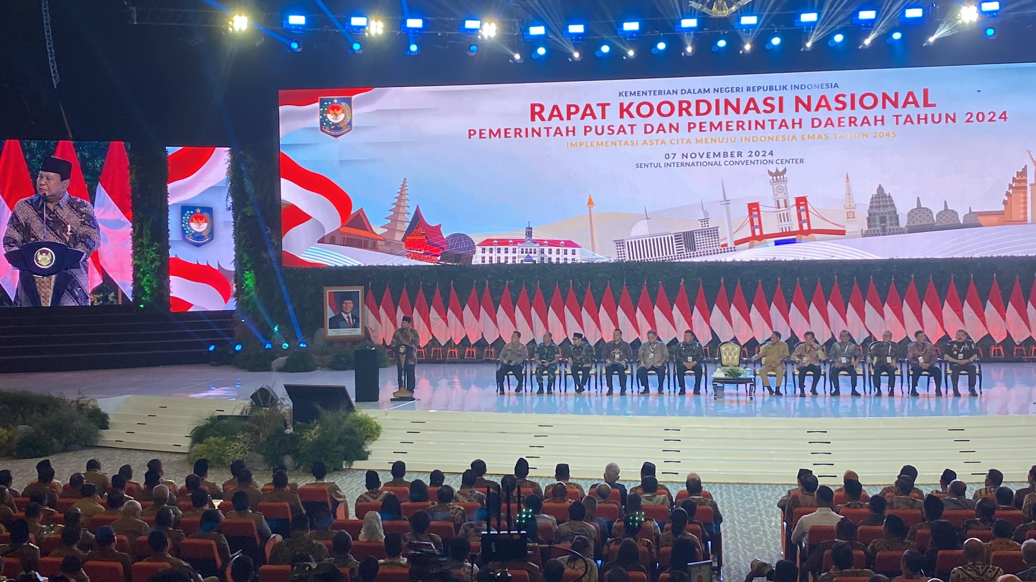 Presiden Prabowo Subianto dalam kegiatan Rapat Kordinasi Nasional (Rakornas) Kementrian Dalam Negeri (Kemendagri) di SICC, Sentul, Kabupaten Bogor.