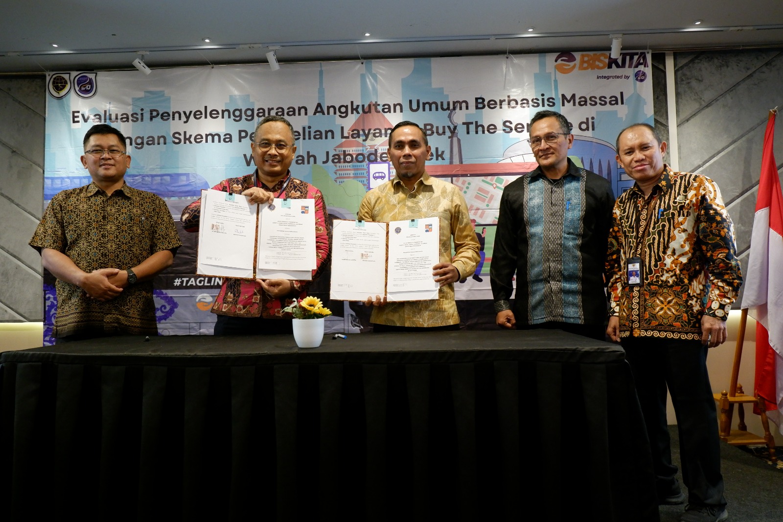 Penandatanganan adendum Perjanjian Kerja Sama antara BPTJ dan Dishub Kota Bogor terkait pengelolaan BisKita Transpakuan