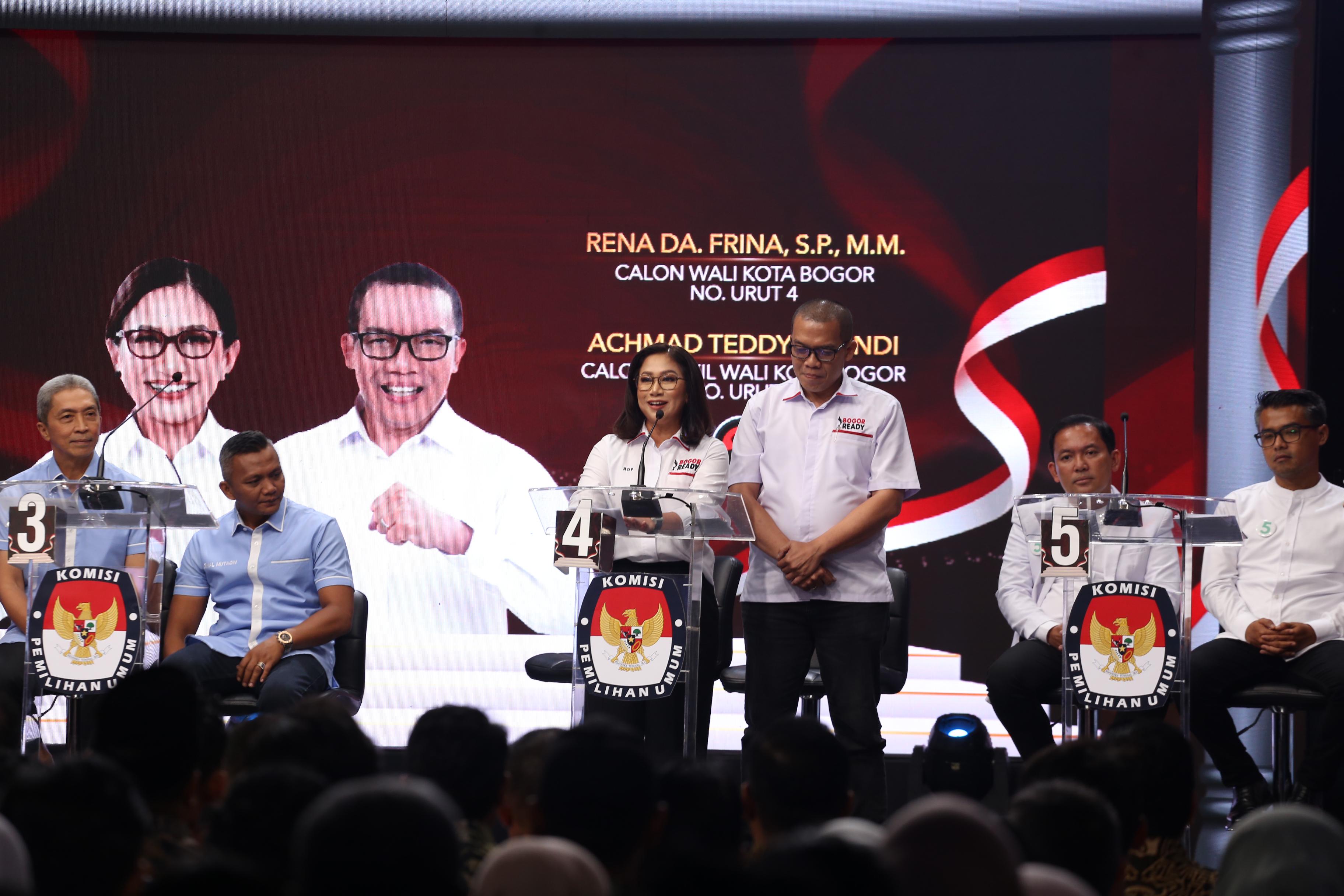 Calon Wali Kota dan Wakil Wali Kota Bogor, Rena Da Frina dan Achmad Teddy Risandi&nbsp;Dalam Debat Publik Pilwakot Bogor yang disiarkan Jumat (8/11/2024) malam di Inews TV.