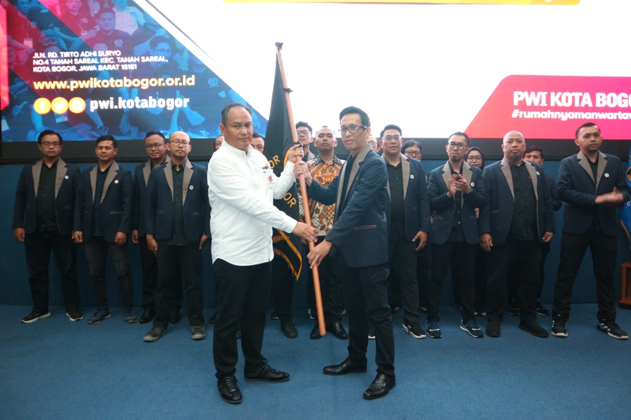 Pelantikan pengurus PWI Kota Bogor, yang berlangsung di Auditorium Bima Arya Perpustakaan Daerah Kota Bogor, Sabtu (9/11/2024).