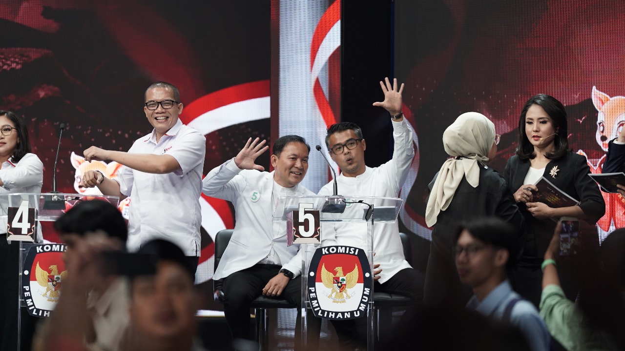 Paslon Dokter Rayendra dan Eka Maulana pada Debat Perdana Pilwalkot Bogor 2024 Jumat (8/11/2024) malam.