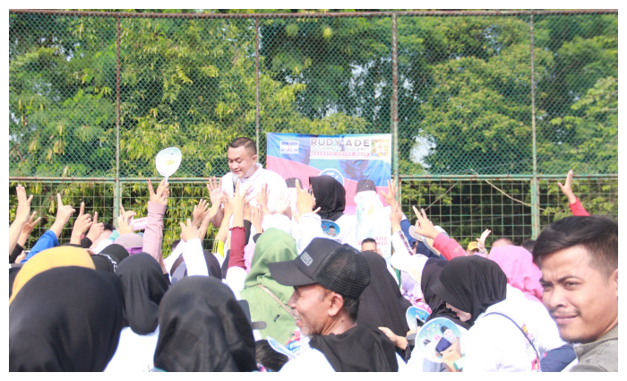 Cabup Bogor nomor urut 1, Rudy Susmanto menyapa warga di Kecamatan Sukaraja.