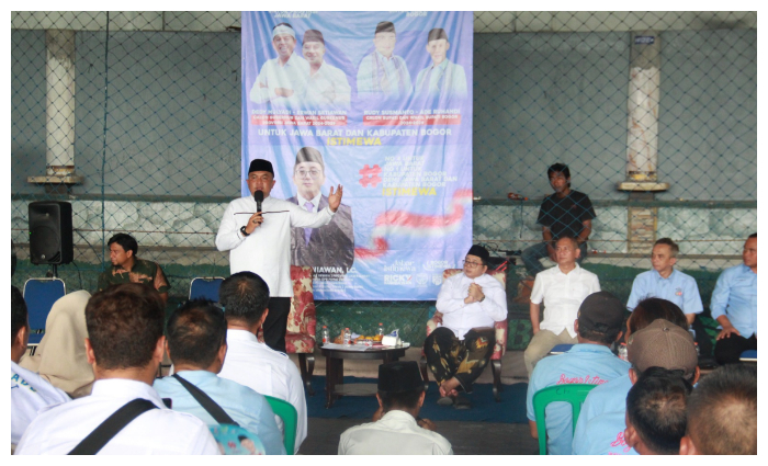 Calon Bupati Bogor, Rudy Susmanto saat melakukan pertemuan dengan Pimpinan Anak Cabang Partai Gerindra Kabupaten Bogor di Dapil 2, Kecamatan Cileungsi.