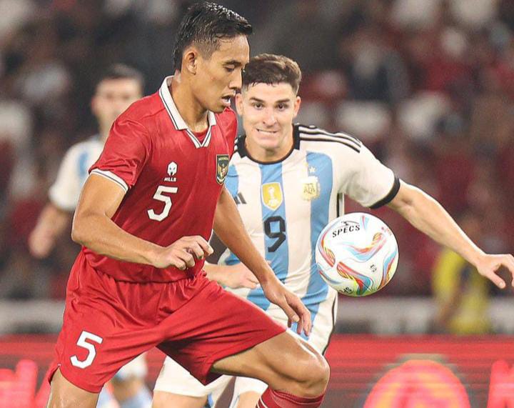 Rizky Ridho Ramadhani, saat membela Timnas Indonesia melakoni laga persahabatan melawan Timnas Argentina.