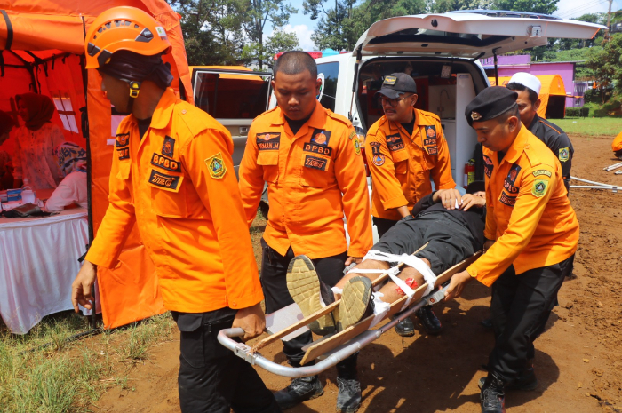 Kegiatan simulasi kesiapsiagaan bencana di Gunung Geulis, Kabupaten Bogor, yang digelar BPBD Kabupaten Bogor pada Selasa (12/11/2024).