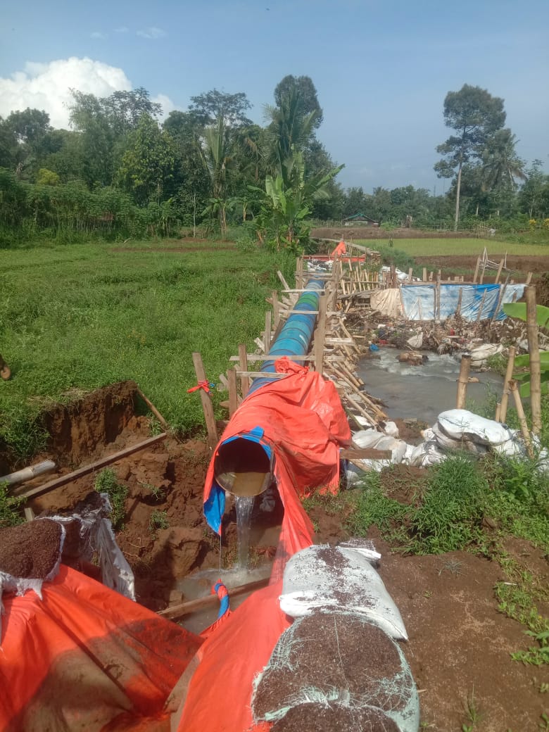 Bendungan Daerah Irigasi (DI) Palayangan di Kampung Ciderum RT 04 RW 09 Desa Ciderum, Caringin, Bogor kembali jebol.