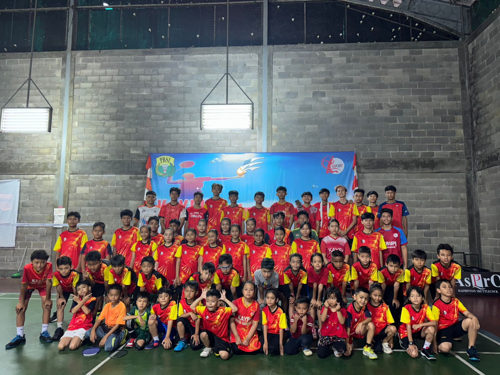 Merayakan anniversary yang ke-9 tahun, Club Kaypi Yasmin menghelat tournament badminton yang diikuti oleh ratusan atlit muda Kota Bogor, Rabu (13/11/2024).