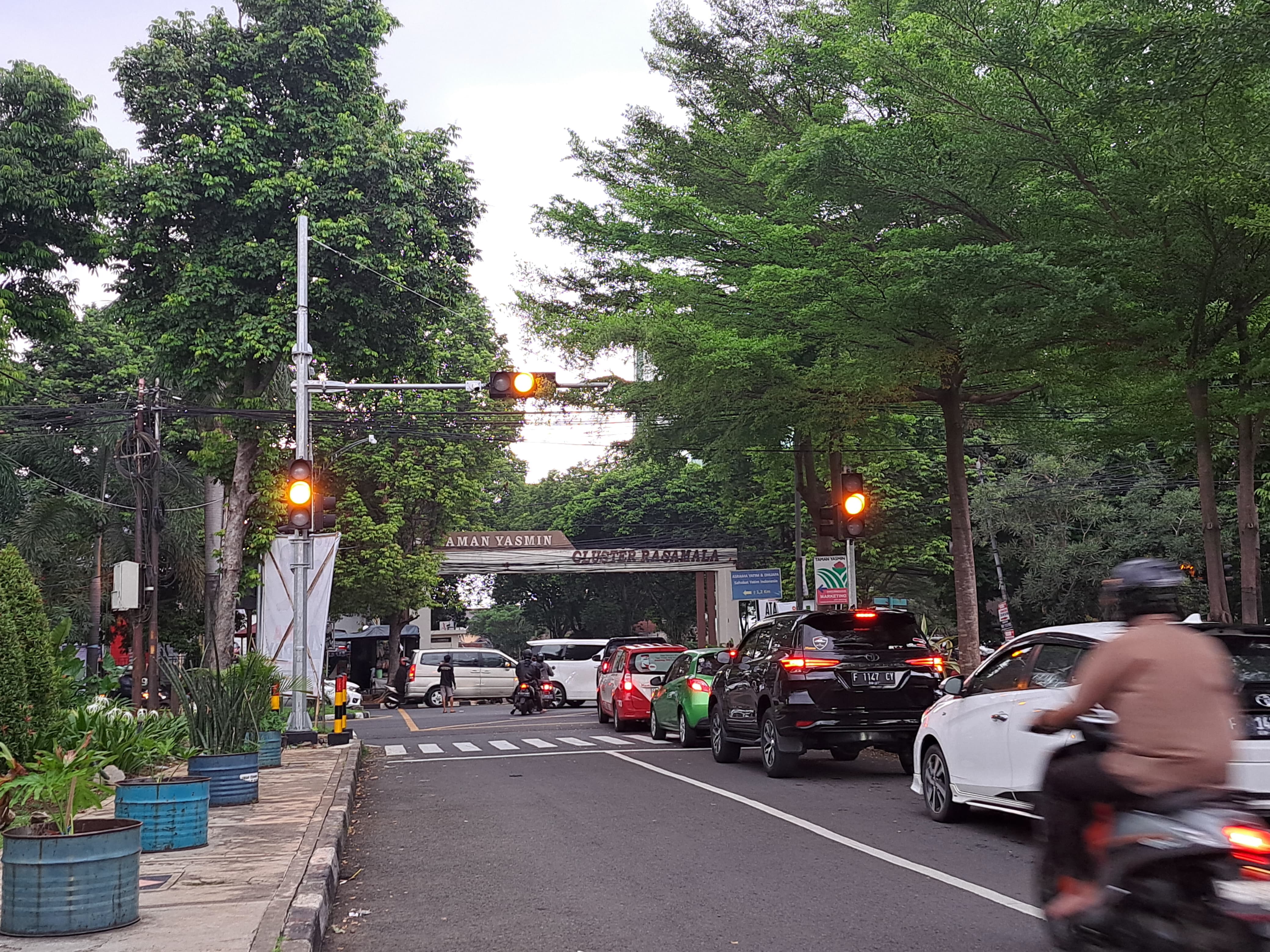Lampu lalu lintas di Simpang Taman Yasmin Bogor besok diuji coba.