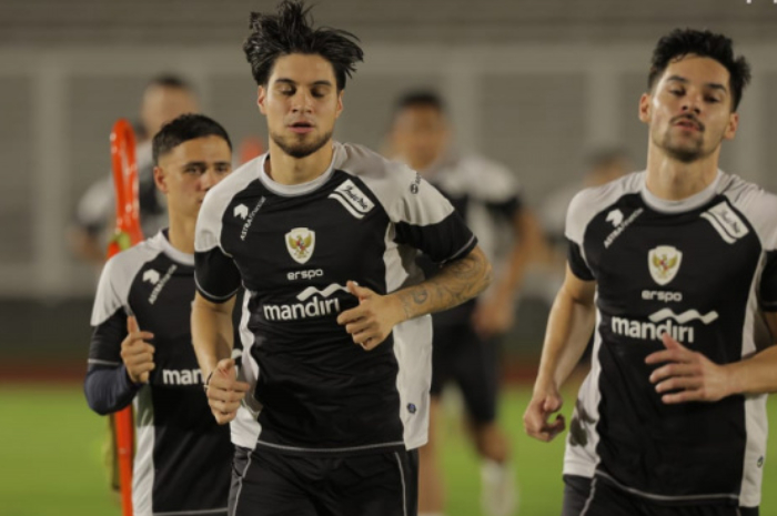 Kevin Diks saat berlatih bersama skuad Timnas Indonesia.