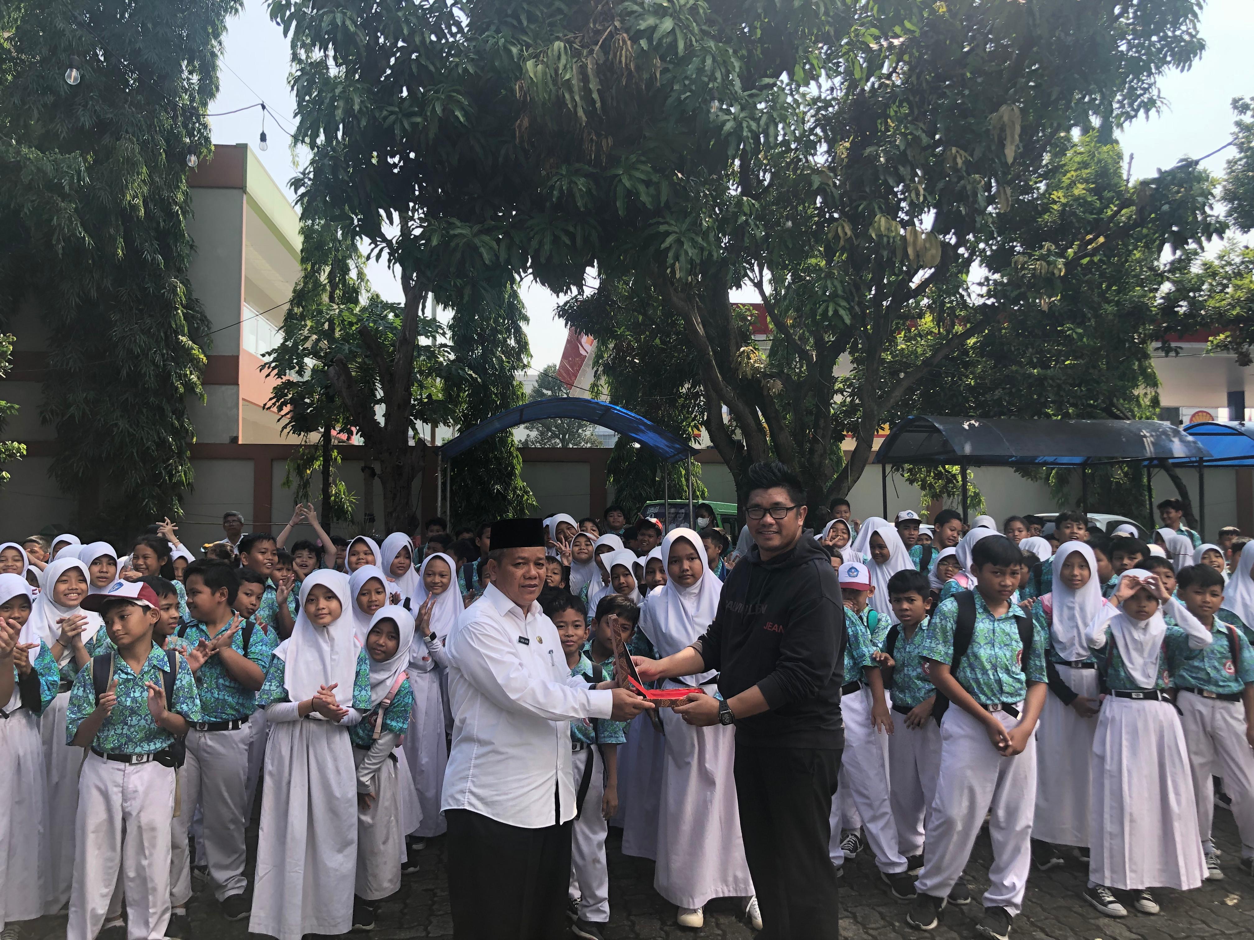 Ratusan siswa dan siswi SDN Kebon Pedes 1 saat berkunjung ke kantor media Radar Bogor.