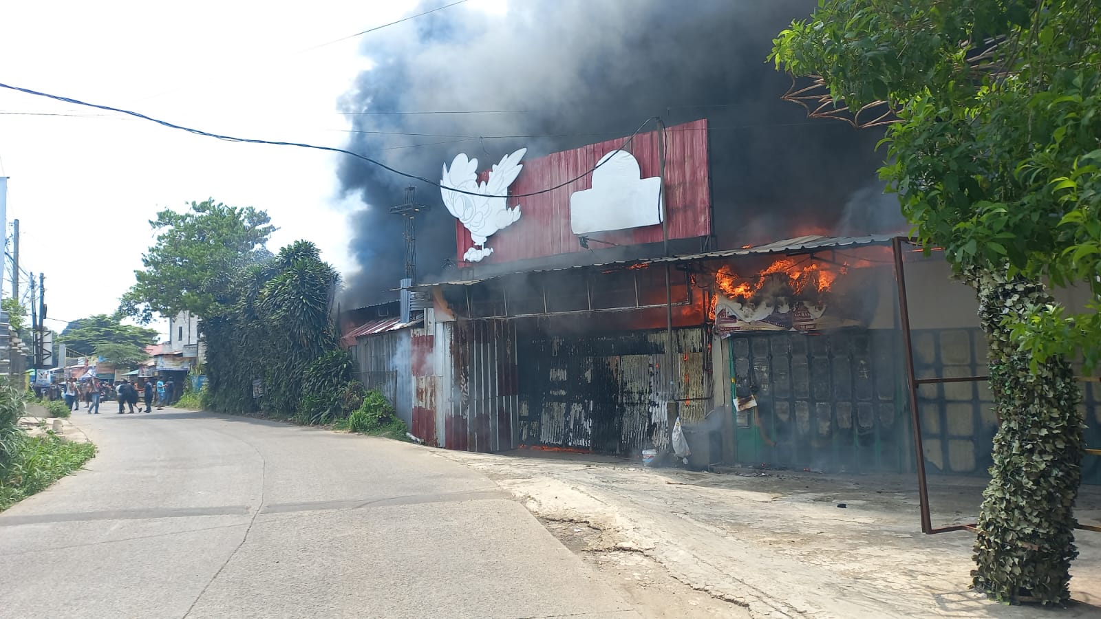 Kebakaran sebuah gudang di Gunungsindur Bogor pada Rabu (13/11/2024).