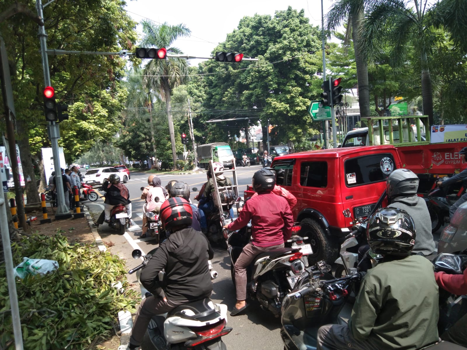 Uji coba lampu lalu lintas di Jalan KH Abdullah Bin Nuh Taman Yasmin  depan eks Giant Kamis (14/11/2024)