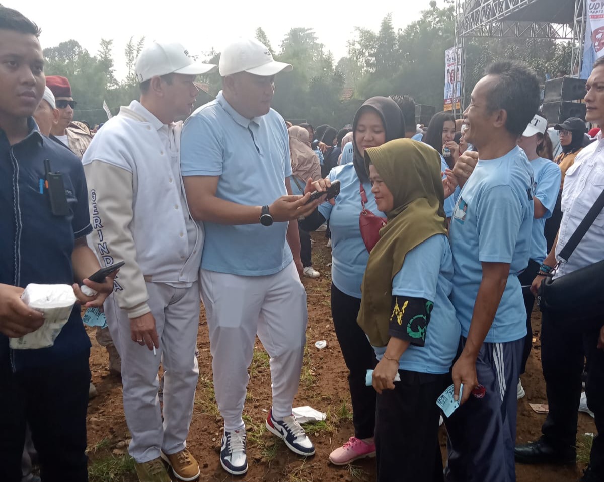 Cabup Bogor nomor urut 1, Rudy Susmanto saat berkunjung ke wilayah Kecamatan Tamansari.