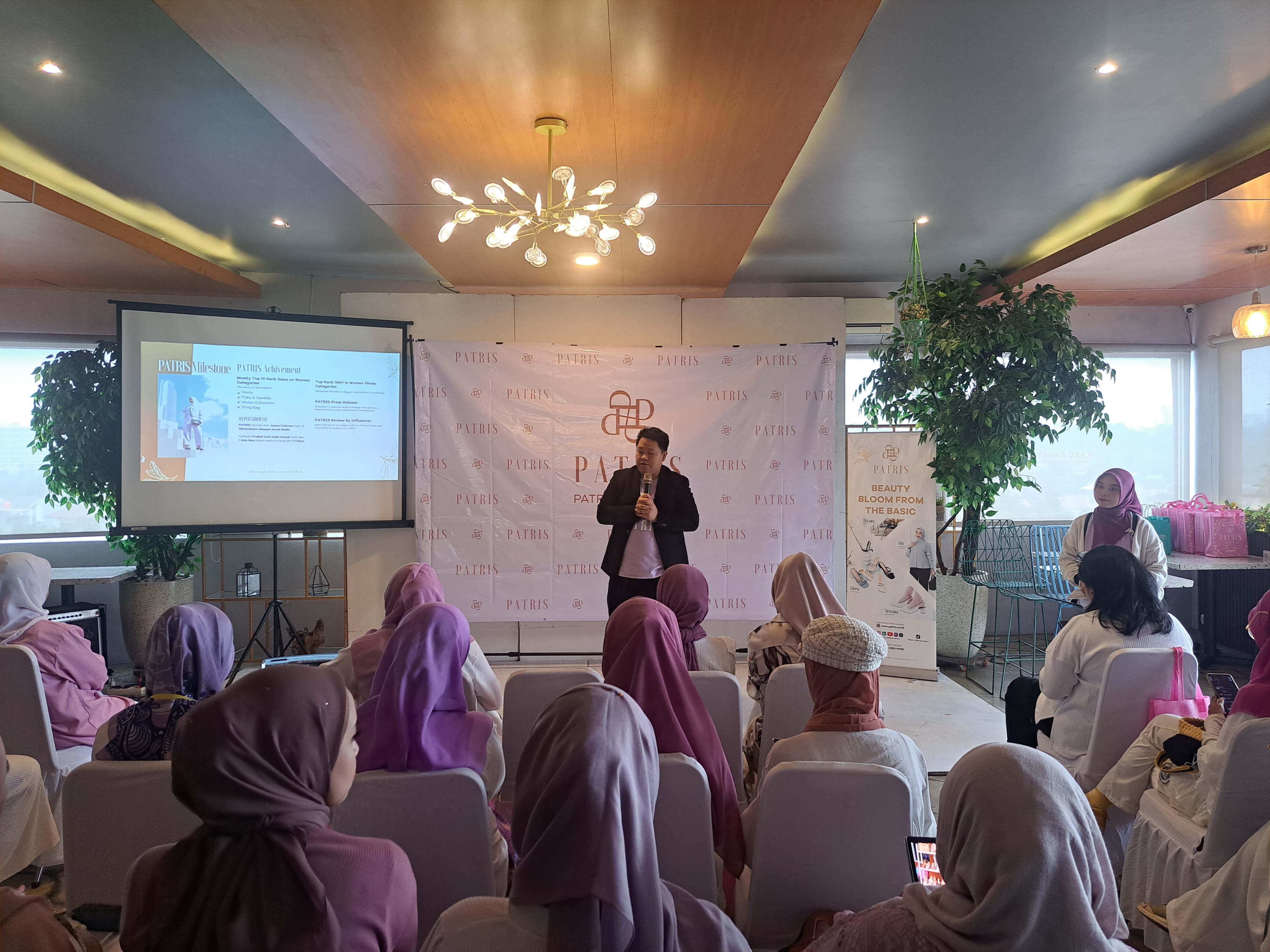 Brand Produk Wanita Lokal, Patris merilis komunitas Patrisian Sisters di Restoran Teras Dara, Kecamatan Tanah Sareal pada Jumat (15/21/2024).