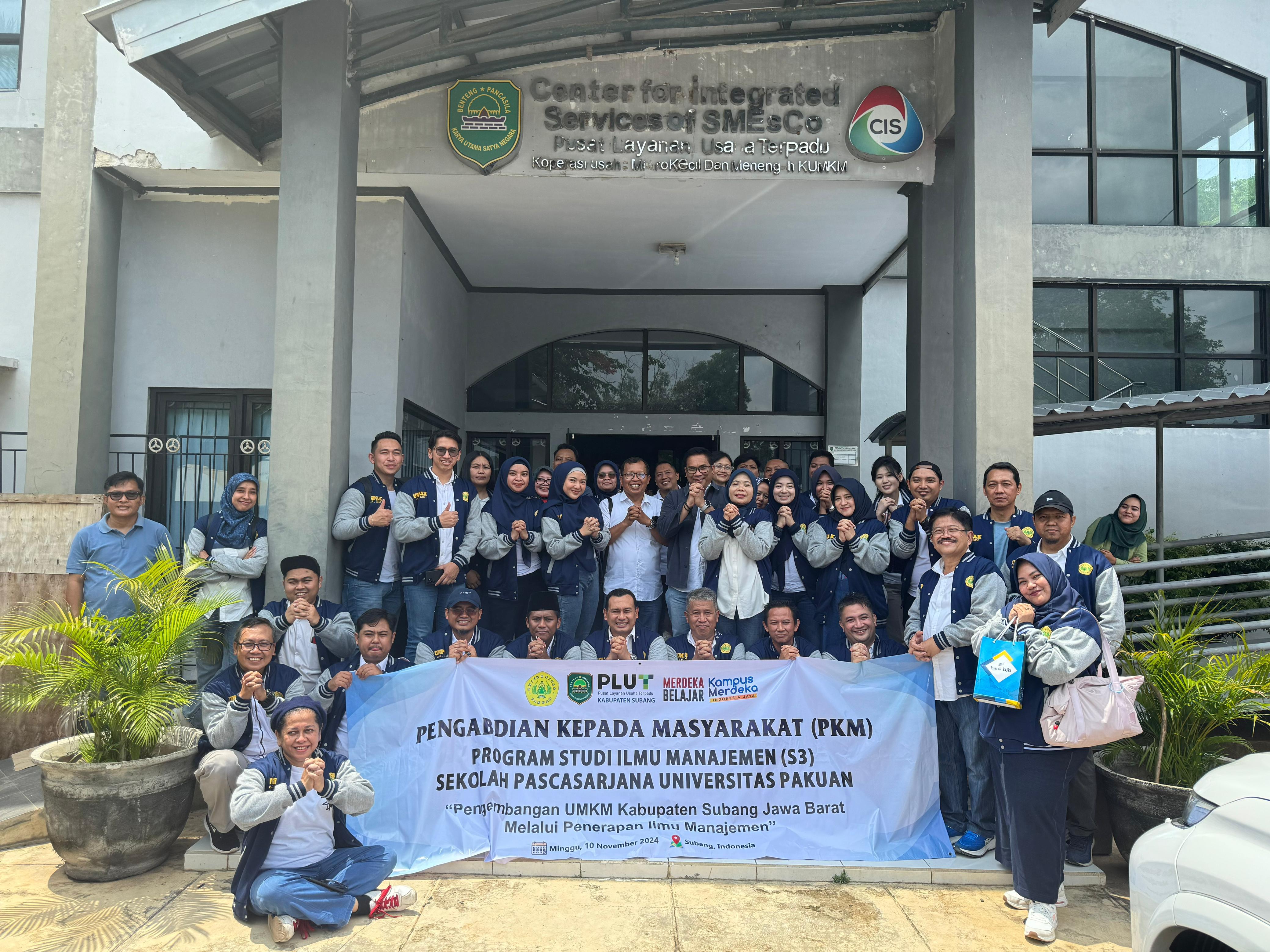 Dosen dan Mahasiswa S3 IM Unpak mengadakan Pelatihan UMKM di PLUT Kabupaten Subang