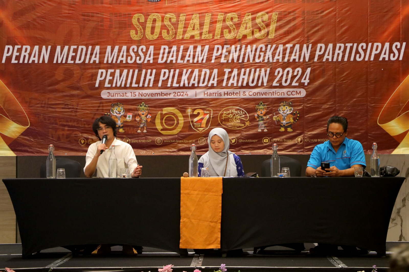 KPU Kabupaten Bogor gelar sosialisasi peran media massa dalam meningkatkan partisipasi pemilih pada Pilkada 2024 di Hotel Harris, Cibinong, Kabupaten Bogor, Jumat (15/11/24).