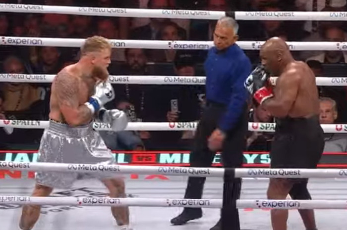 Pertandingan antara Jake Paul vs Mike Tyson.