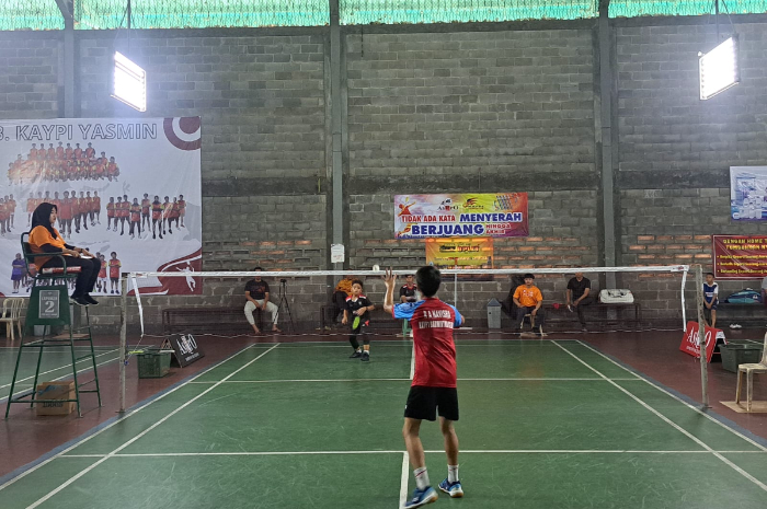 Turnamen Badminton Anniversary Club Kayp1 Yasmin menyajikan 17 pertandingan.