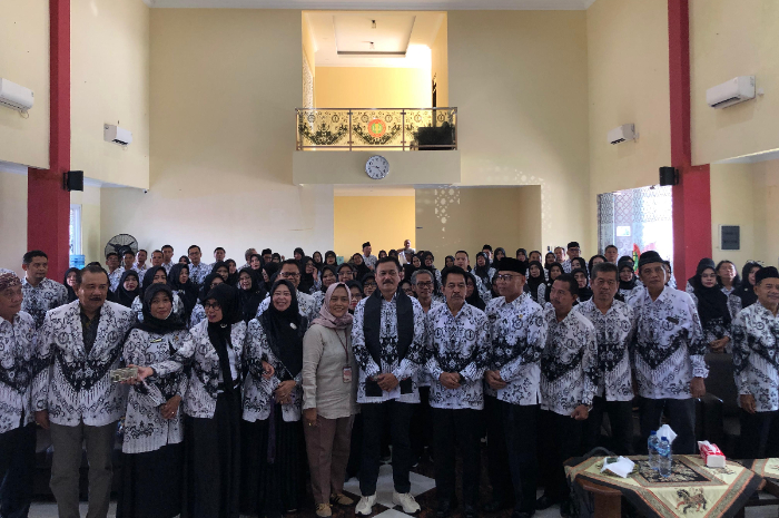 PGRI Kota Bogor bersama dengan Dinas Pendidikan menghelat seminar, membahas kiat kiat dapet Boskin.