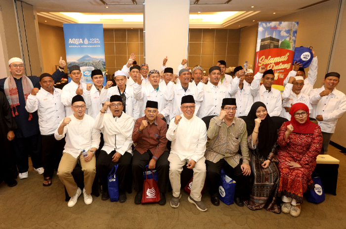 AQUA dan DMI berangkatkan umrah para marbot dari enam provinsi
