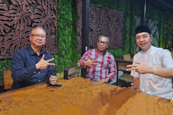Pimpinan lembaga-lembaga di bawah naungan Pondok Pesantren Suryalaya besama Cawalkot Bogor Dedie A Rachim