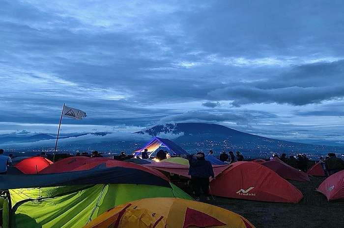 Suasana camping di Puncak Halimun Camp.