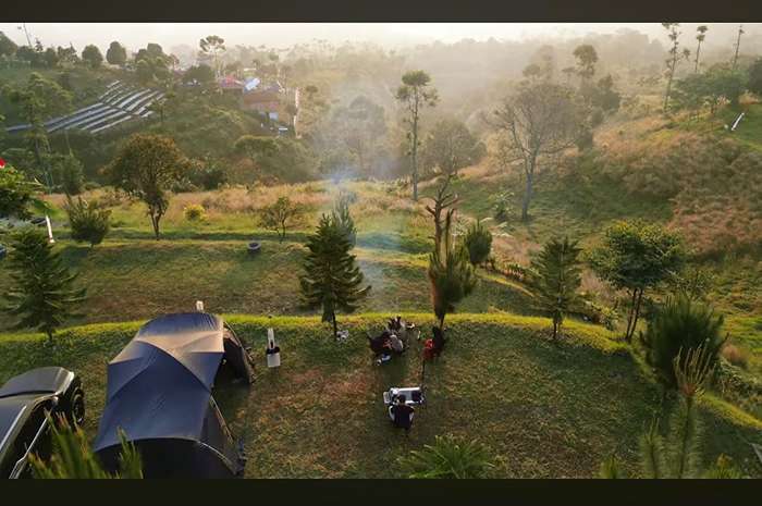 Suasana alam Toba Paradise Camp