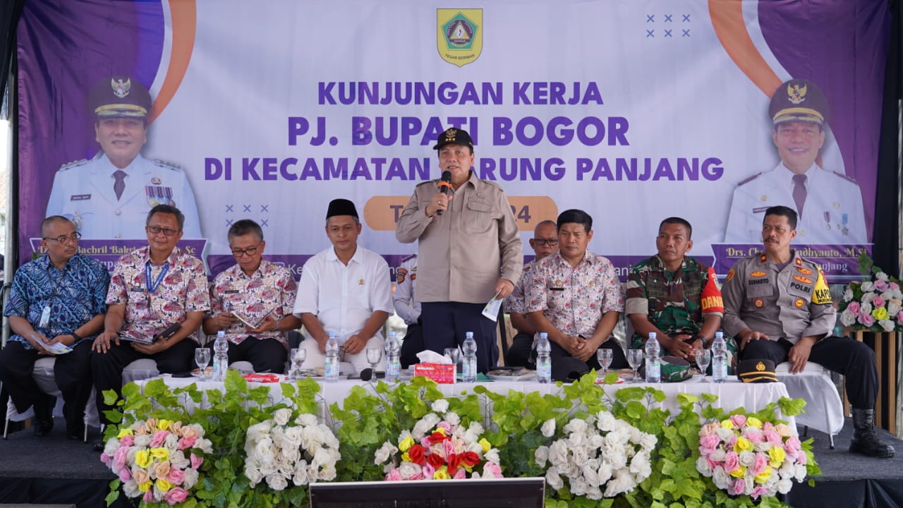 Pj Bupati Bogor Bachril Bakri saat kunker di Parung Panjang.