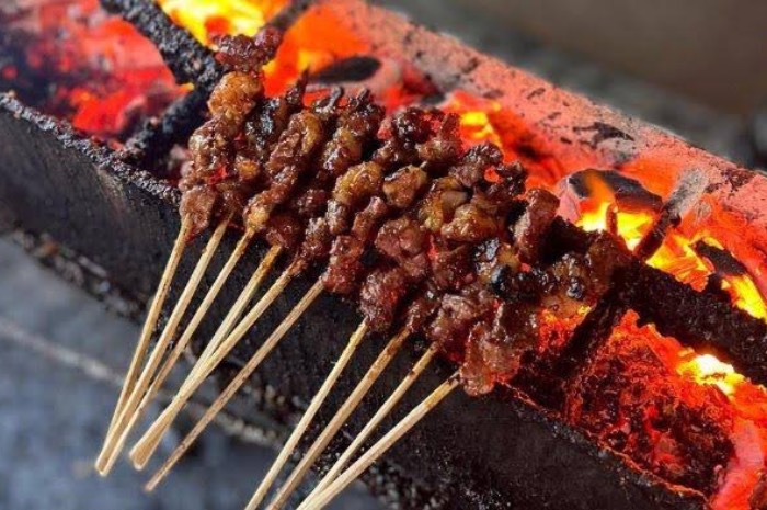 Sate Kambing Pamoyan Pak M. Yusuf, salah satu kuliner legendaris terenak di Bogor Selatan.