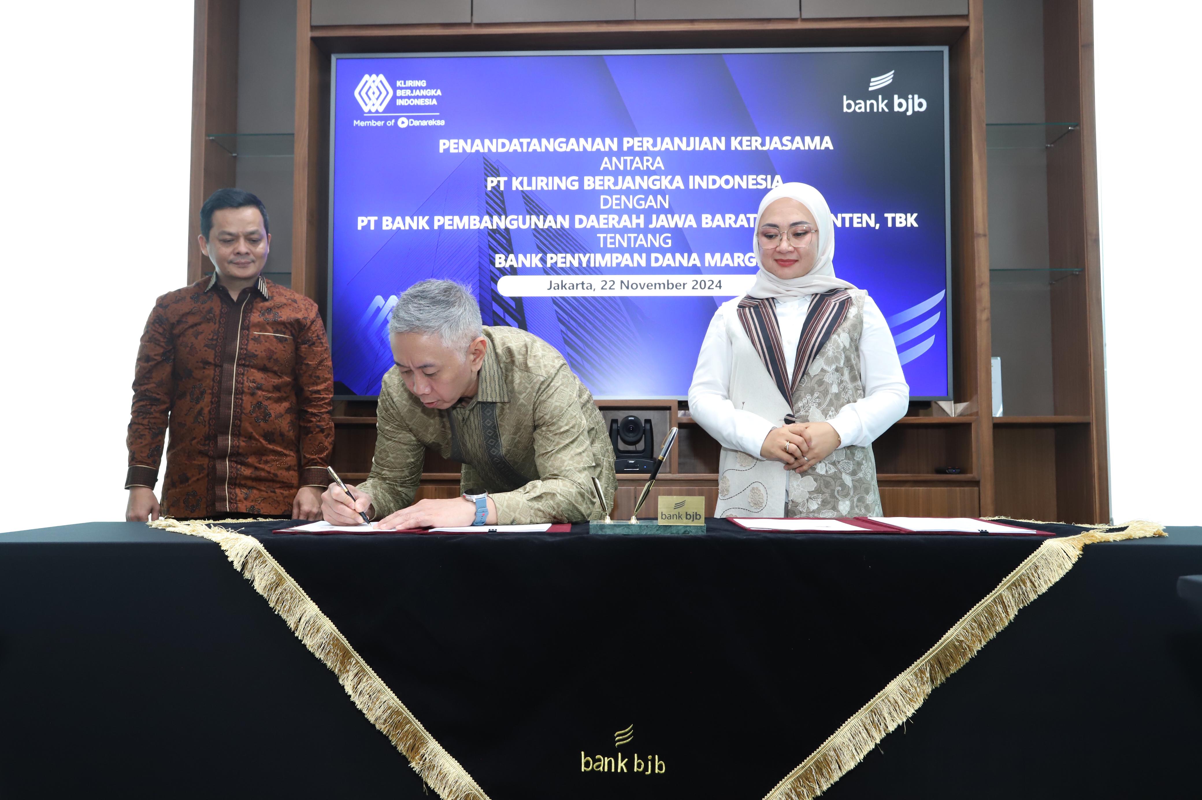 Penandatanganan Perjanjian Kerja Sama (PKS) antara bank bjb dan PT Kliring Berjangka Indonesia pada Jumat, 22 November 2024, di Gedung T-Tower Jakarta
