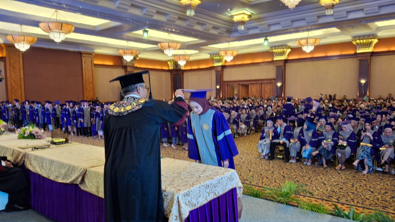 Prosesi wusuda IBI Kesatuan Bogor di Puri Begawan Sabtu (23/11/2024).