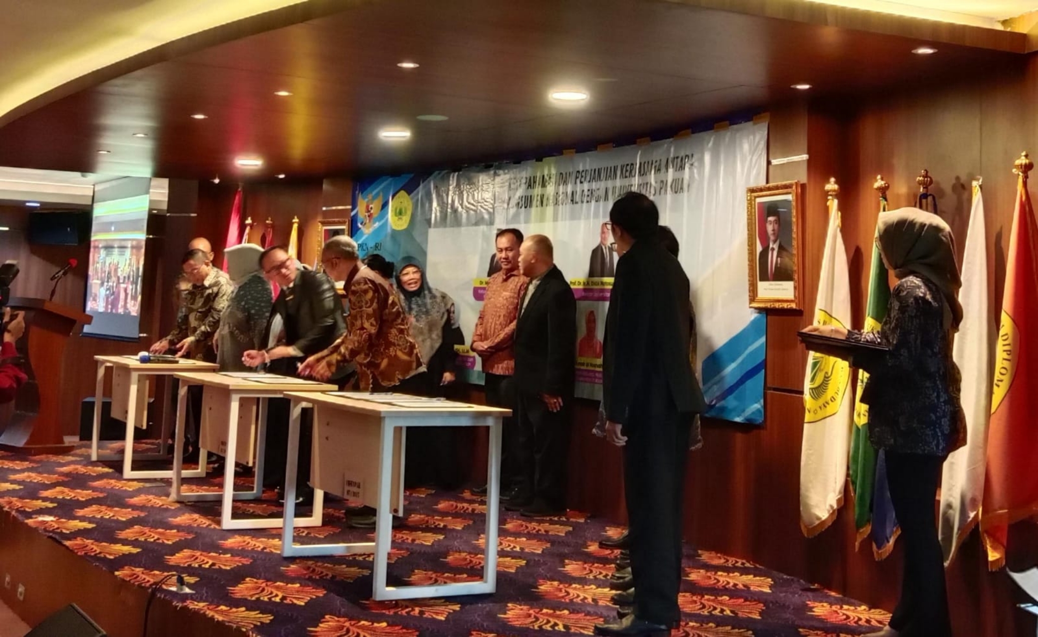 Program Studi (Prodi) Ilmu Hukum Sekolah Pascasarjana Universitas Pakuan (Unpak), mengadakan seminar nasional hukum.
