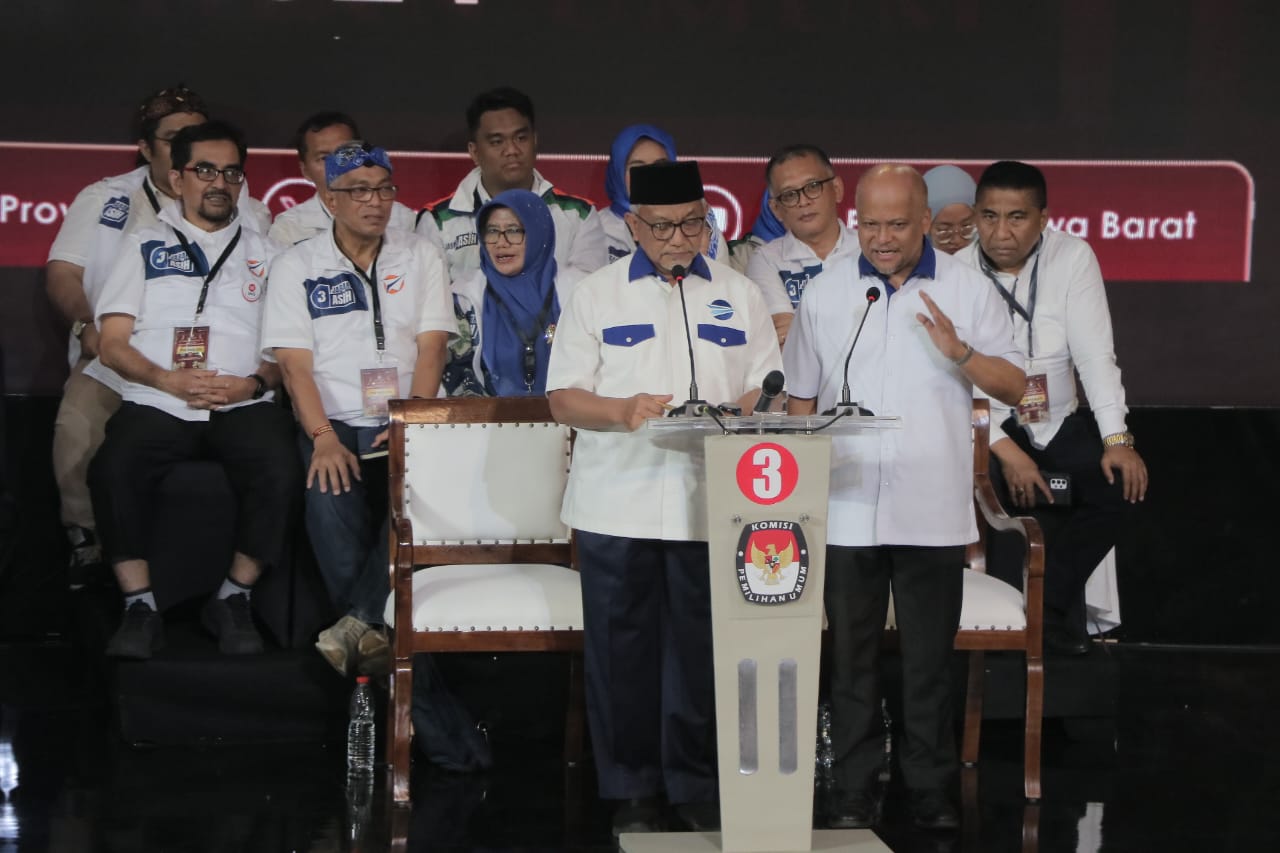 Cagub dan Cawagub Jabar Ahmad Syaiku dan Ilham Habibie di debat ketiga Calon Gubernur Jawa Barat di Gedung IPC, Ciawi, Kabupaten Bogor, Jawa Barat. Sabtu (23/11/2024).