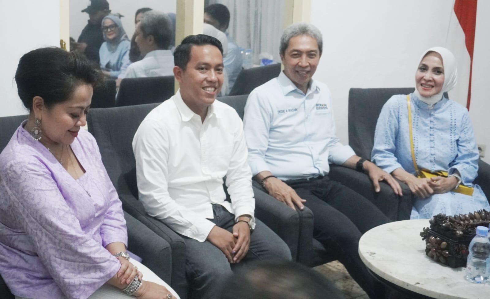 Kunjungan Sendi Fardiansyah dan Melli Darsa ke Dedie A Rachim.