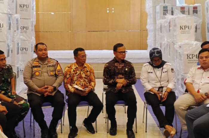 Wamendagri Bima Arya saat meninjau kesiapan Pilkada di Kota Bogor.