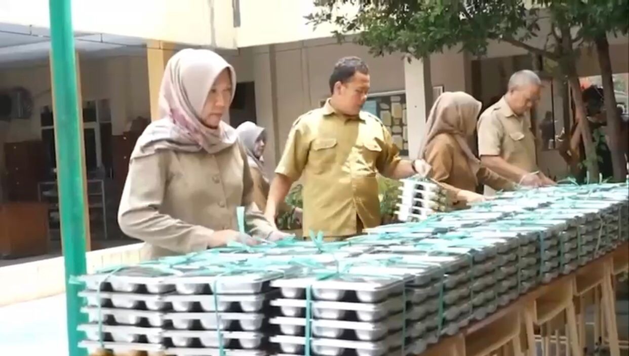 Makan bergizi gratis di Kota Bogor.